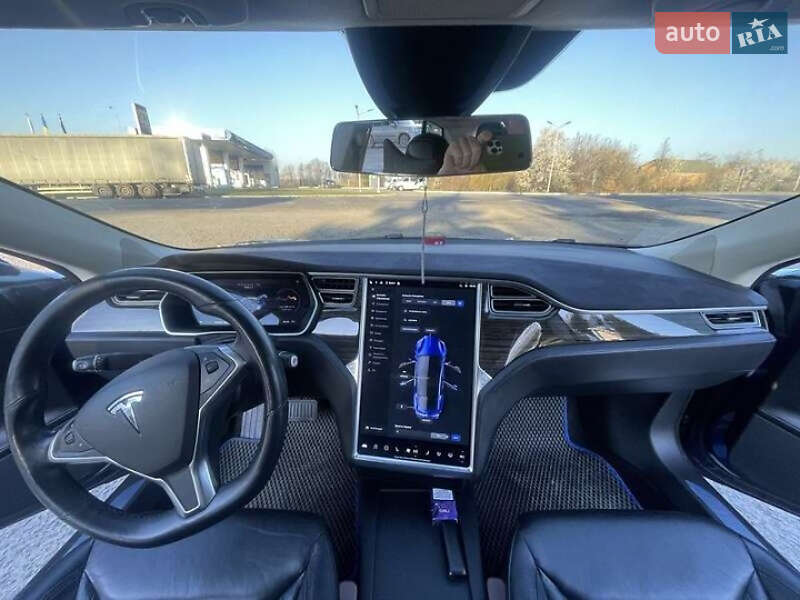 Ліфтбек Tesla Model S 2016 в Львові