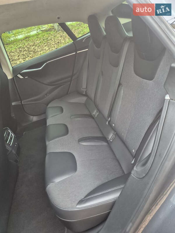 Ліфтбек Tesla Model S 2017 в Одесі фото 11 Ліфтбек Tesla Model S 2017 в Одесі