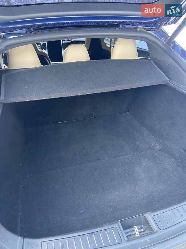 Ліфтбек Tesla Model S 2016 в Миргороді фото 29 Ліфтбек Tesla Model S 2016 в Миргороді