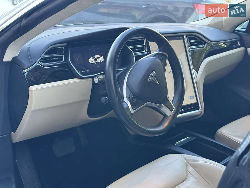 Ліфтбек Tesla Model S 2016 в Львові фото 9 Ліфтбек Tesla Model S 2016 в Львові