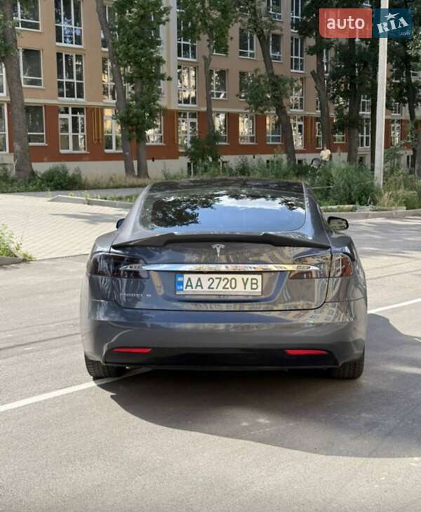 Ліфтбек Tesla Model S 2017 в Києві
