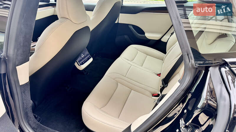 Лифтбек Tesla Model S 2024 в Киеве