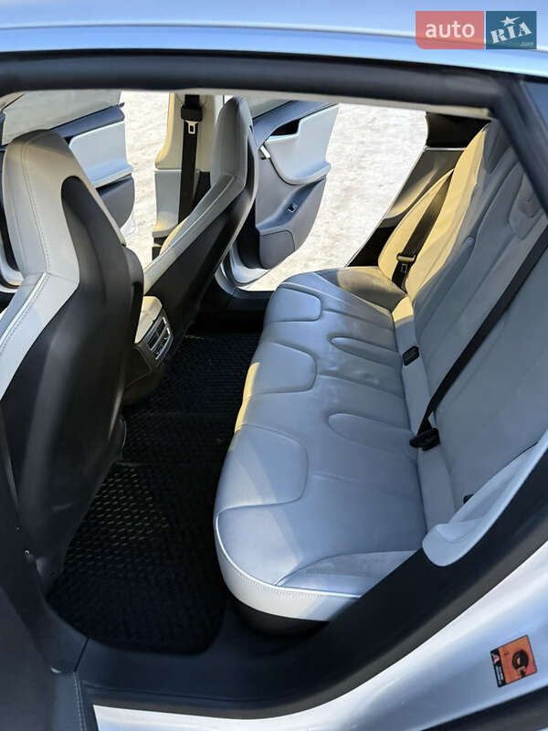 Лифтбек Tesla Model S 2014 в Киеве