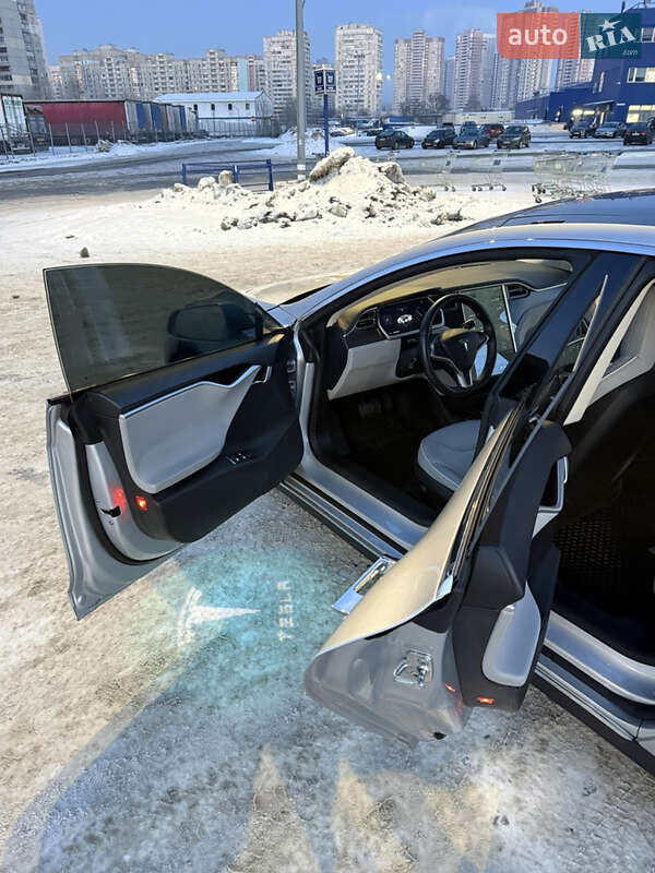 Лифтбек Tesla Model S 2014 в Киеве