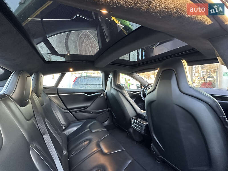 Лифтбек Tesla Model S 2016 в Долине фото 10 Лифтбек Tesla Model S 2016 в Долине