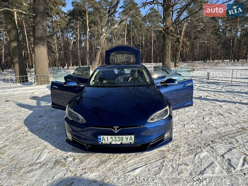 Лифтбек Tesla Model S 2016 в Киеве