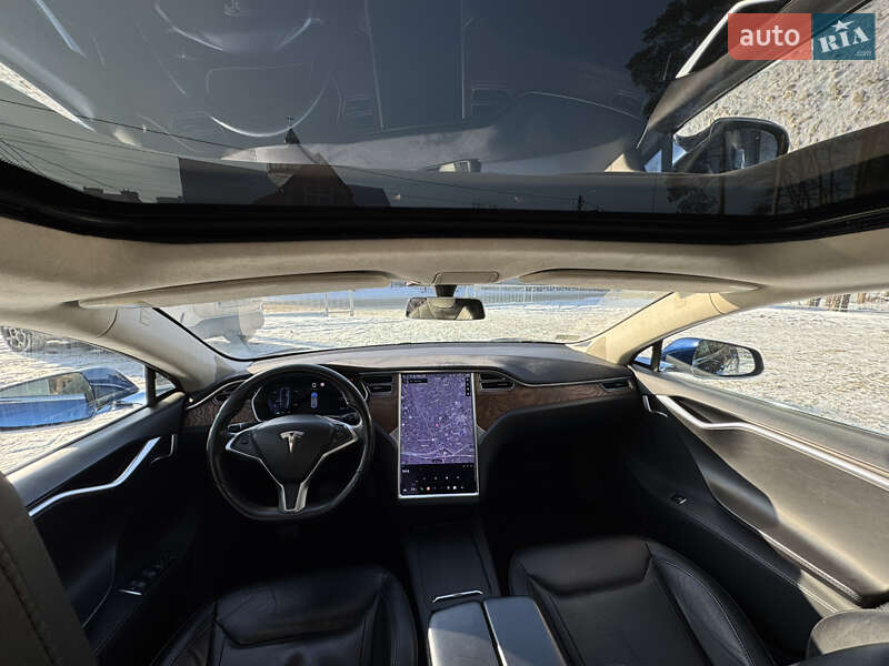 Лифтбек Tesla Model S 2016 в Киеве