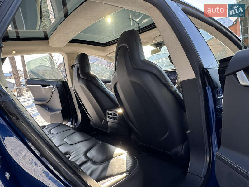 Лифтбек Tesla Model S 2016 в Киеве