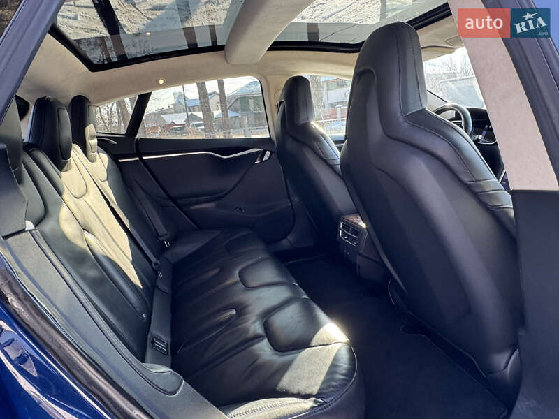 Лифтбек Tesla Model S 2016 в Киеве