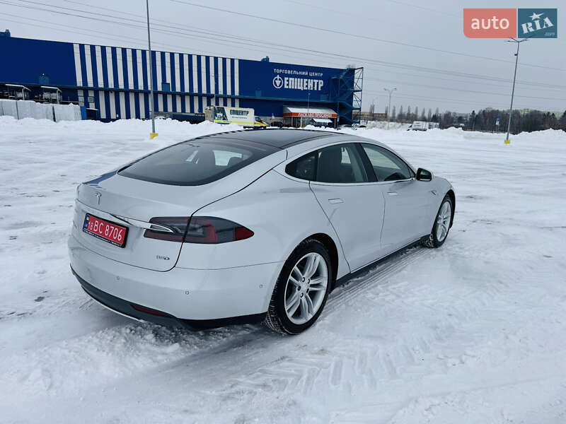 Лифтбек Tesla Model S 2015 в Ровно фото 11 Лифтбек Tesla Model S 2015 в Ровно