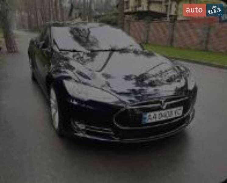 Ліфтбек Tesla Model S 2013 в Києві