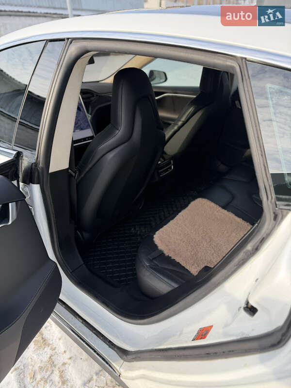 Ліфтбек Tesla Model S 2015 в Києві