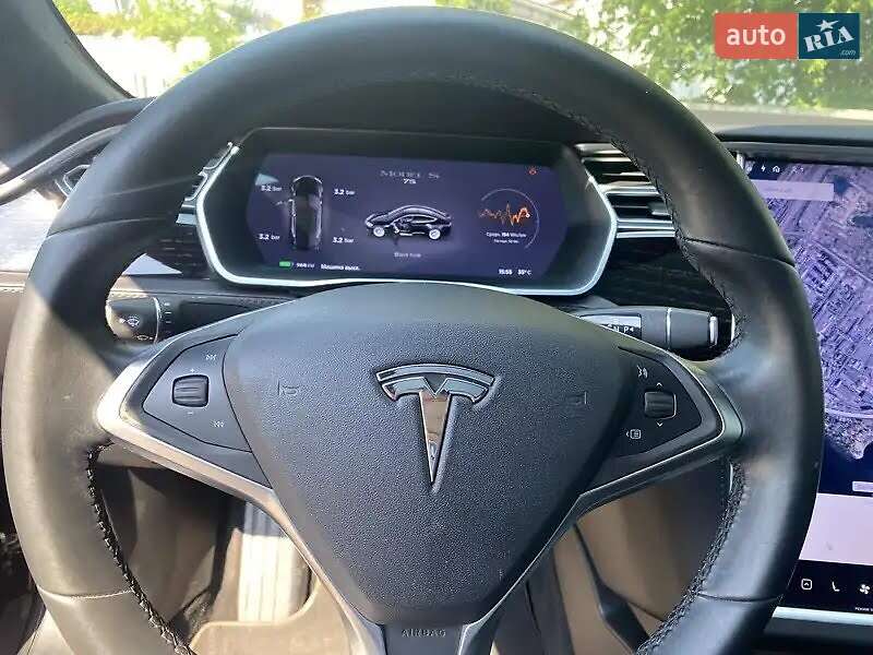Лифтбек Tesla Model S 2016 в Киеве