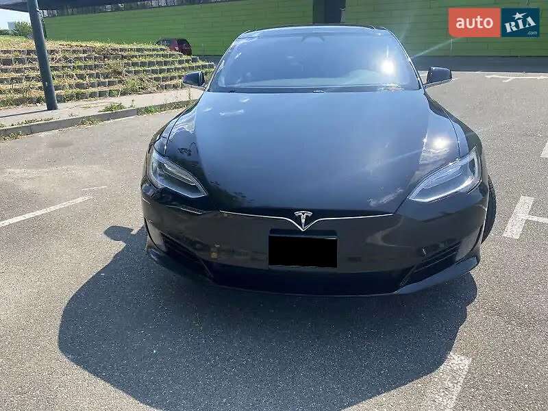 Лифтбек Tesla Model S 2016 в Киеве