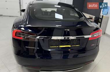 Лифтбек Tesla Model S 2015 в Дрогобыче