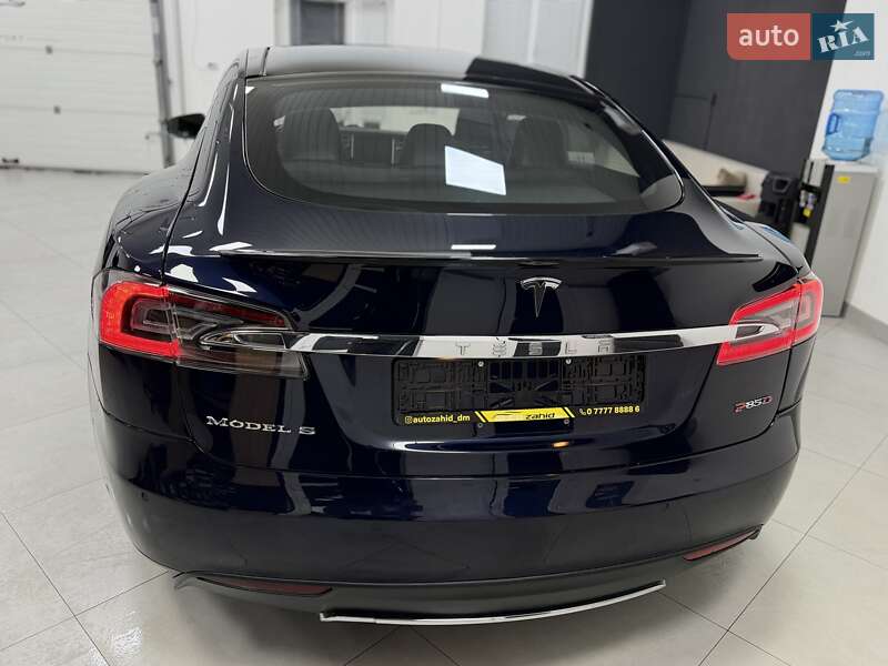 Лифтбек Tesla Model S 2015 в Дрогобыче