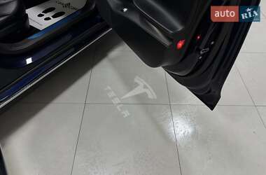Лифтбек Tesla Model S 2015 в Дрогобыче