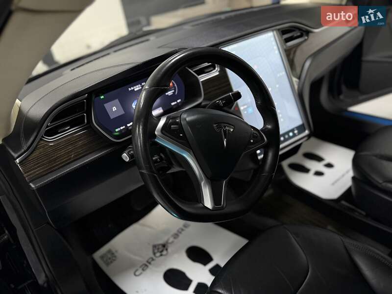 Лифтбек Tesla Model S 2015 в Дрогобыче