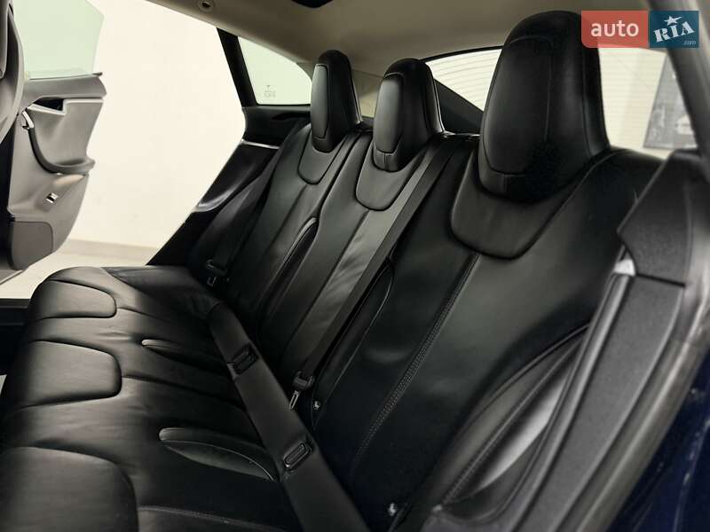 Лифтбек Tesla Model S 2015 в Дрогобыче