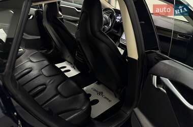 Лифтбек Tesla Model S 2015 в Дрогобыче