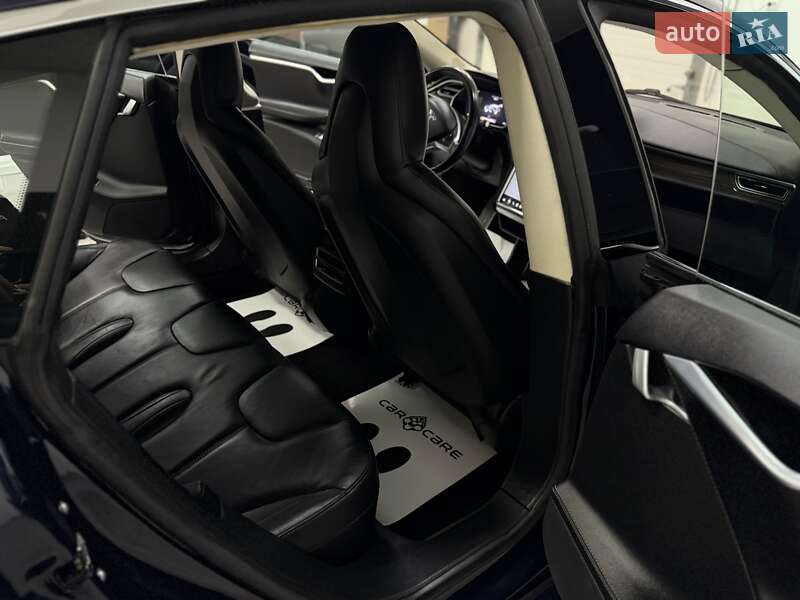 Лифтбек Tesla Model S 2015 в Дрогобыче