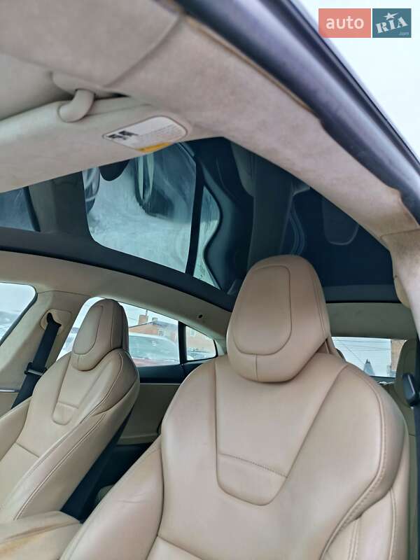 Лифтбек Tesla Model S 2017 в Подгайцах фото 24 Лифтбек Tesla Model S 2017 в Подгайцах