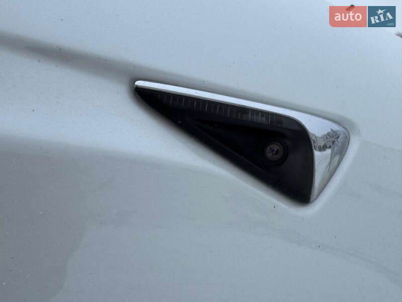 Ліфтбек Tesla Model S 2018 в Луцьку