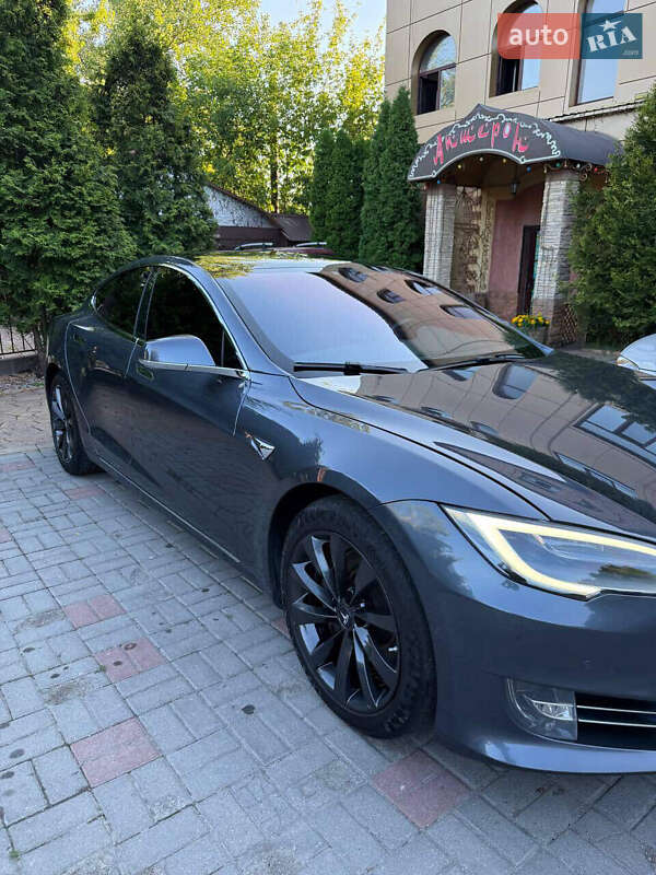 Ліфтбек Tesla Model S 2018 в Дніпрі фото 10 Ліфтбек Tesla Model S 2018 в Дніпрі