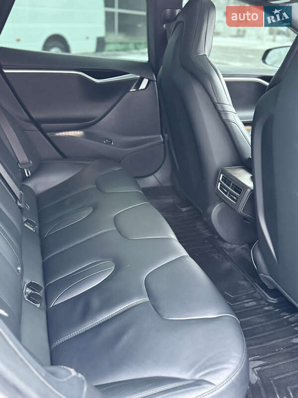 Ліфтбек Tesla Model S 2016 в Одесі