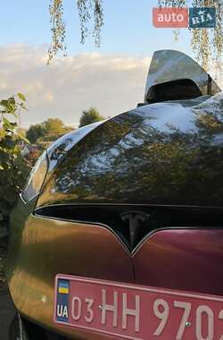 Лифтбек Tesla Model S 2016 в Луцке