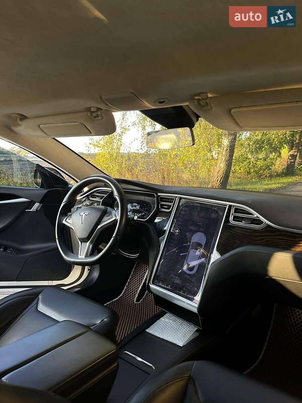 Лифтбек Tesla Model S 2016 в Луцке фото 17 Лифтбек Tesla Model S 2016 в Луцке
