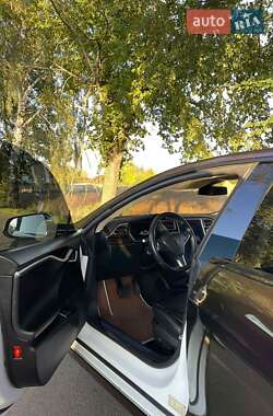 Лифтбек Tesla Model S 2016 в Луцке