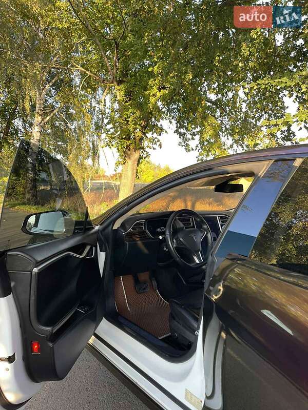 Лифтбек Tesla Model S 2016 в Луцке фото 18 Лифтбек Tesla Model S 2016 в Луцке