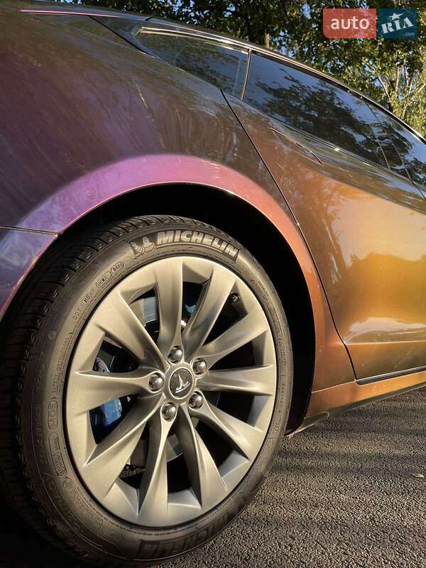 Лифтбек Tesla Model S 2016 в Луцке фото 23 Лифтбек Tesla Model S 2016 в Луцке