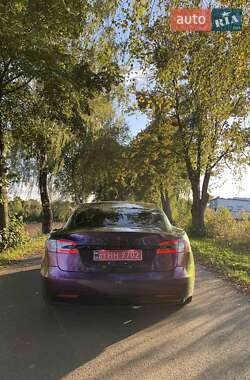 Лифтбек Tesla Model S 2016 в Луцке