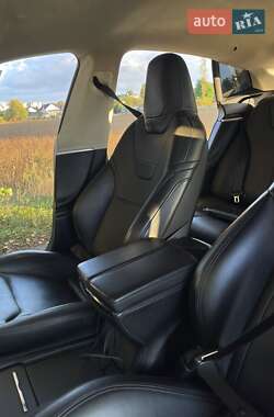 Лифтбек Tesla Model S 2016 в Луцке