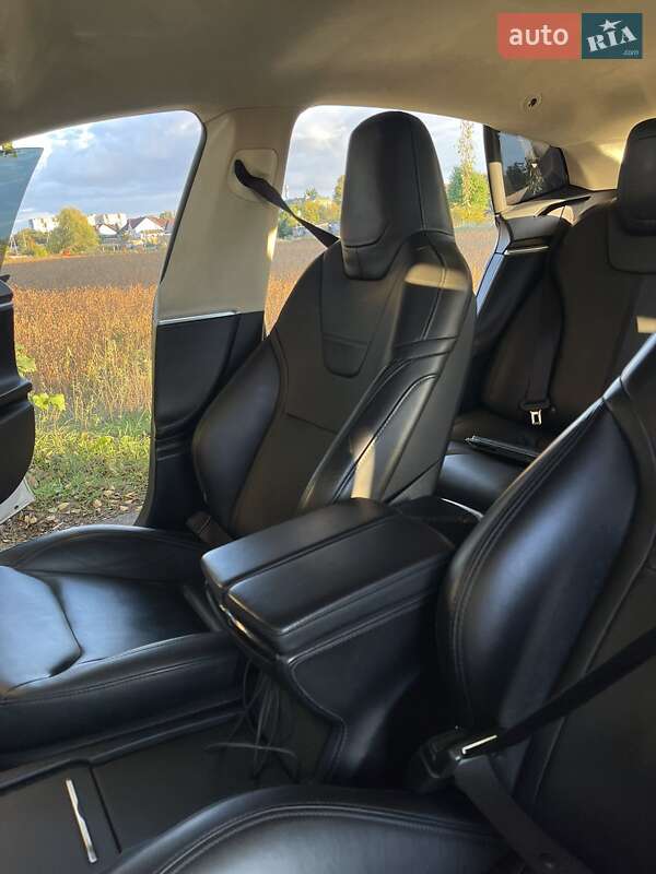 Лифтбек Tesla Model S 2016 в Луцке фото 28 Лифтбек Tesla Model S 2016 в Луцке