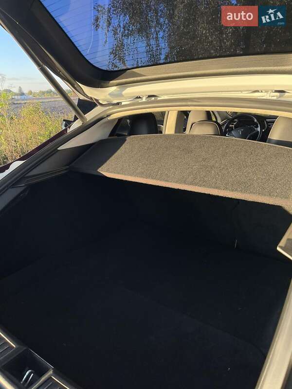 Лифтбек Tesla Model S 2016 в Луцке фото 32 Лифтбек Tesla Model S 2016 в Луцке