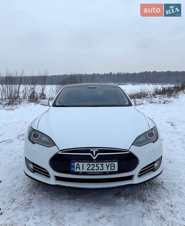 Лифтбек Tesla Model S 2014 в Киеве