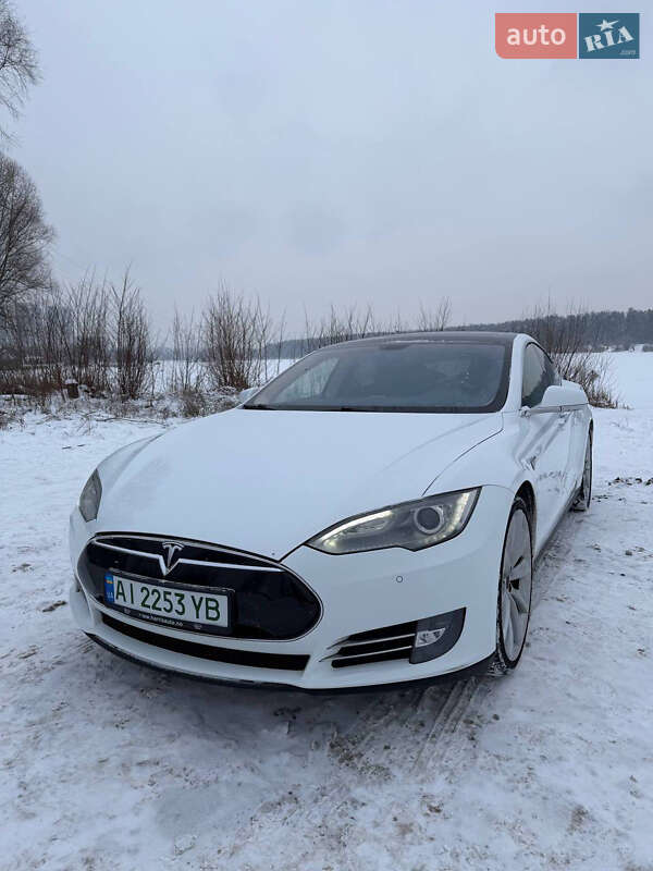 Лифтбек Tesla Model S 2014 в Киеве