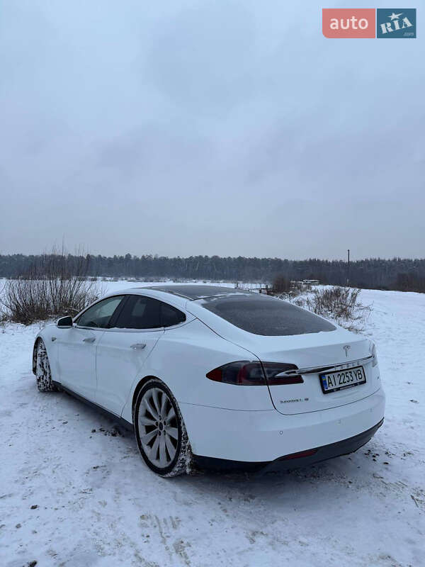 Лифтбек Tesla Model S 2014 в Киеве фото 10 Лифтбек Tesla Model S 2014 в Киеве
