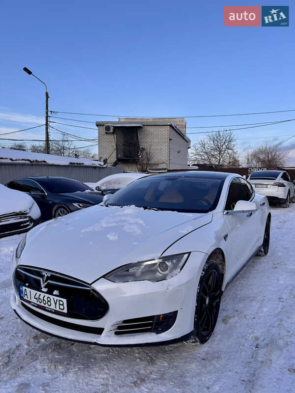 Лифтбек Tesla Model S 2014 в Киеве