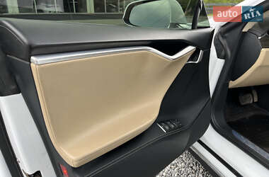 Лифтбек Tesla Model S 2015 в Днепре