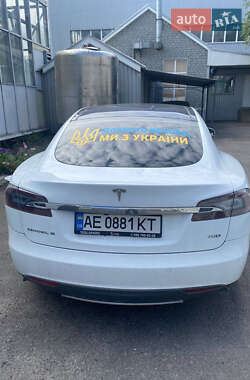 Лифтбек Tesla Model S 2015 в Днепре