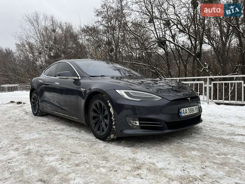 Лифтбек Tesla Model S 2016 в Киеве