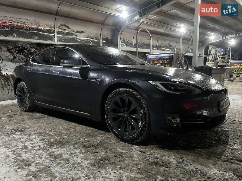 Лифтбек Tesla Model S 2016 в Киеве