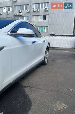 Лифтбек Tesla Model S 2015 в Днепре