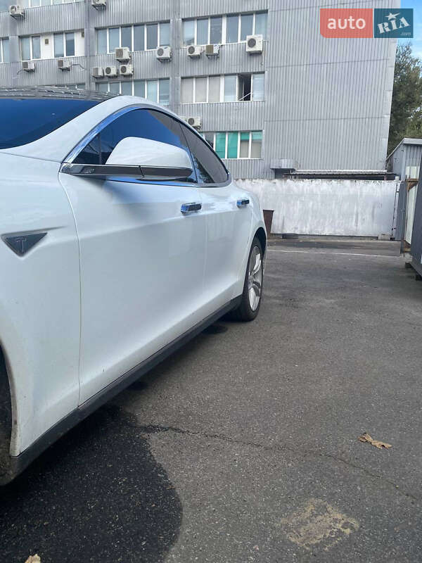 Ліфтбек Tesla Model S 2015 в Дніпрі фото 27 Ліфтбек Tesla Model S 2015 в Дніпрі