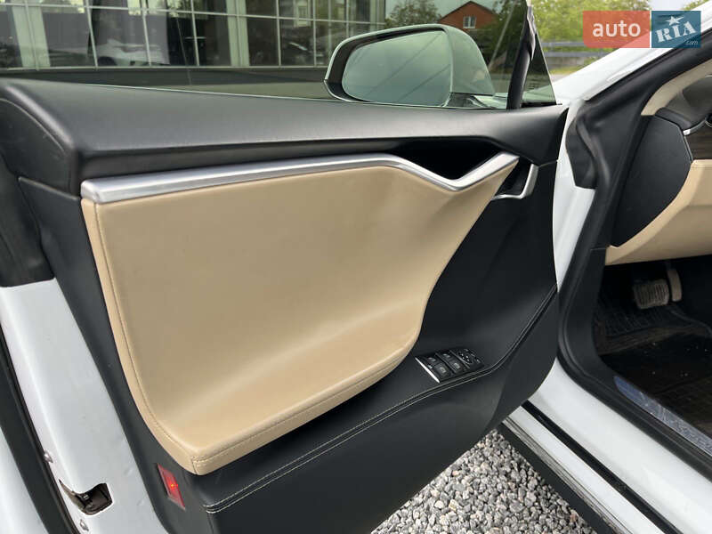 Ліфтбек Tesla Model S 2015 в Дніпрі фото 35 Ліфтбек Tesla Model S 2015 в Дніпрі