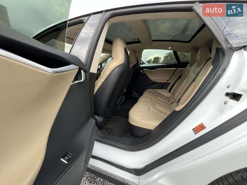 Ліфтбек Tesla Model S 2015 в Дніпрі фото 41 Ліфтбек Tesla Model S 2015 в Дніпрі